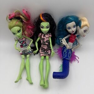 Monster High Doll Lot of 3‎ Venus McFlytrap, Peri Pearl Serpentine, Casta Fierce